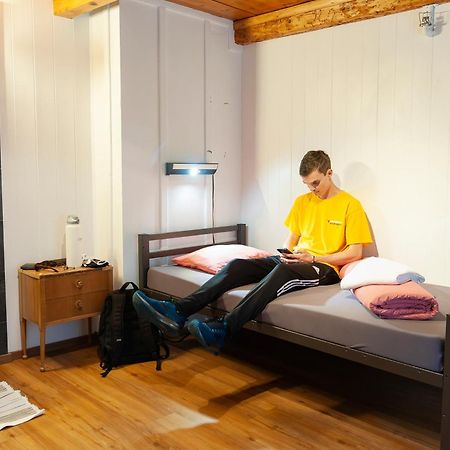 Balmers Hostel Unterseen Exterior photo